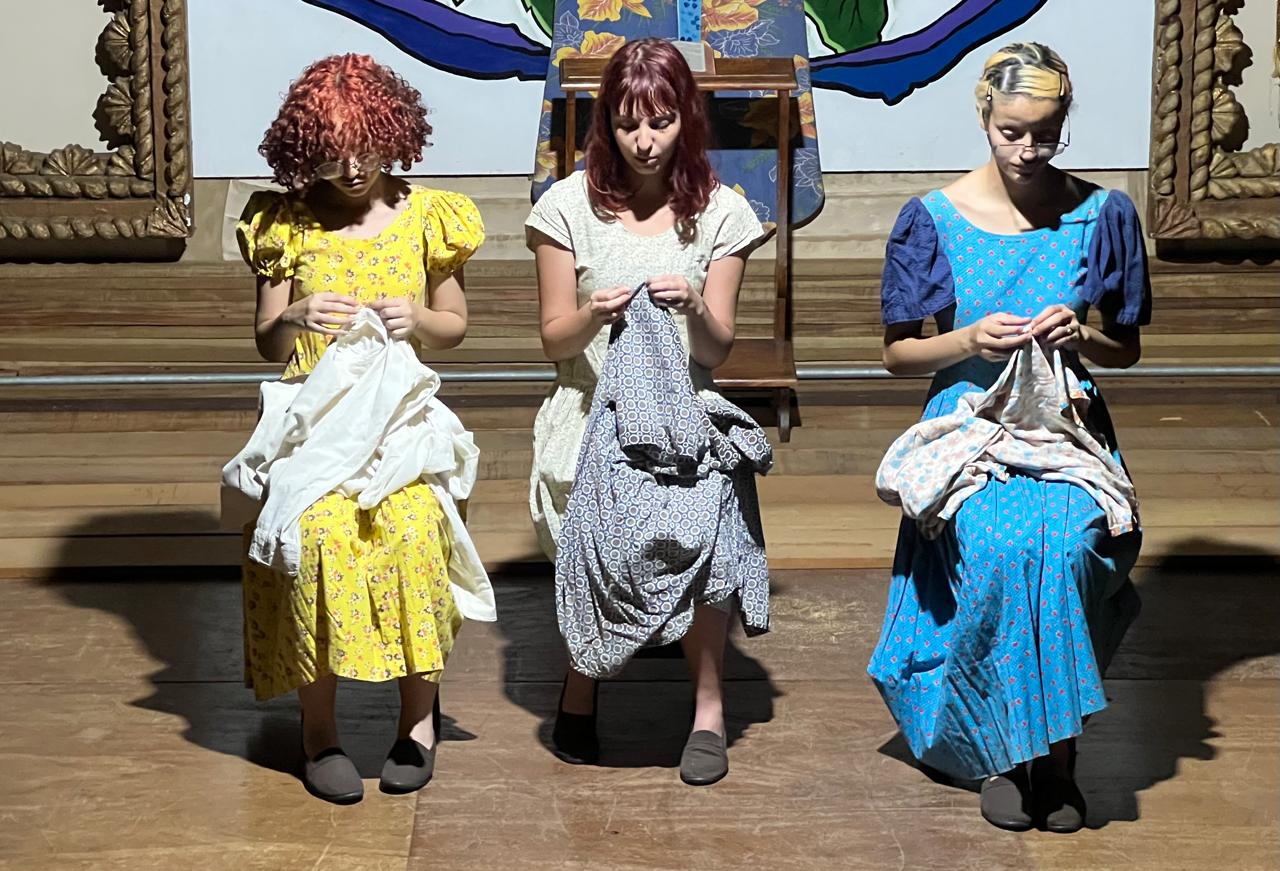 Núcleo adolescente do Grupo Divulgação apresenta o espetáculo ‘A Santa Coroa’