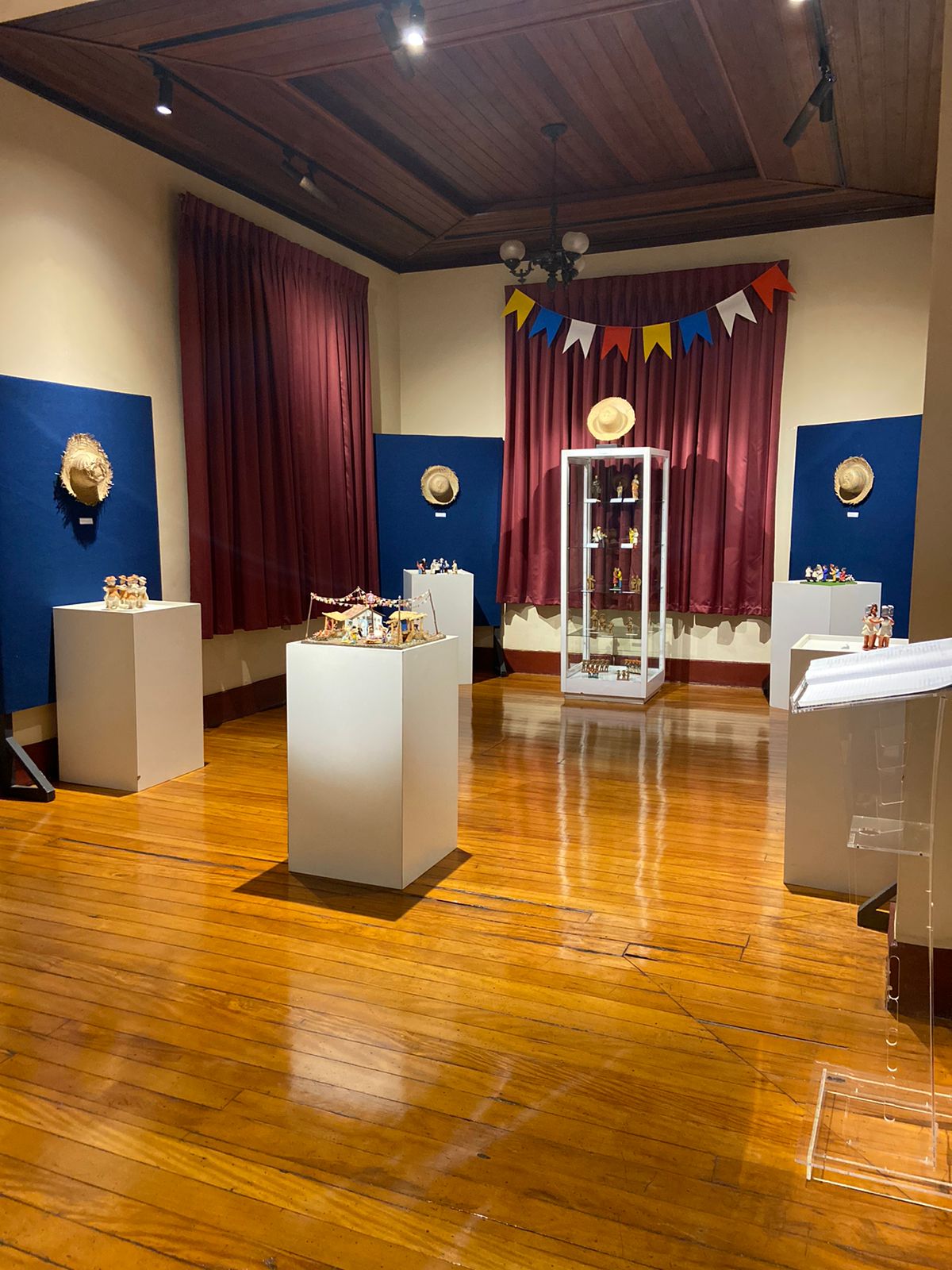 Forum da Cultura da UFJF exalta as celebrações juninas com a nova exposição “Quando a noite virou festa”
