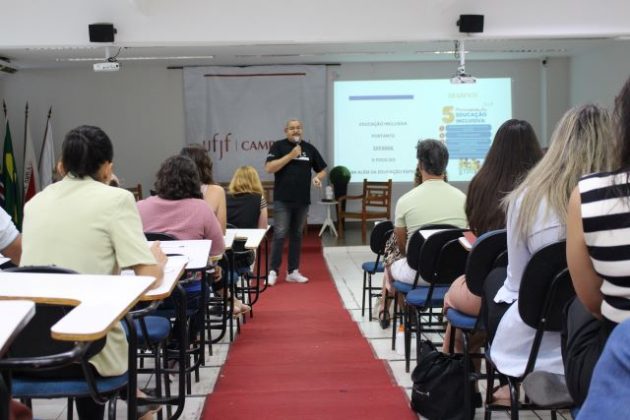 Evento do NAI debate estruturação de uma universidade mais acessível