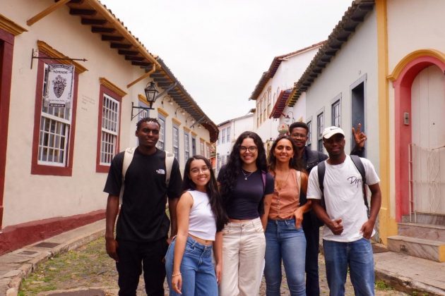 Estudantes internacionais da UFJF visitam Tiradentes e São João del-Rei