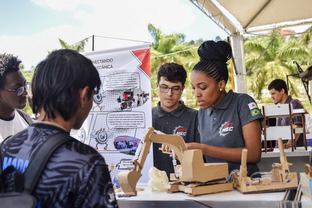 Qual curso escolher? Feira das Profissões oferece experiências práticas em 36 cursos da UFJF