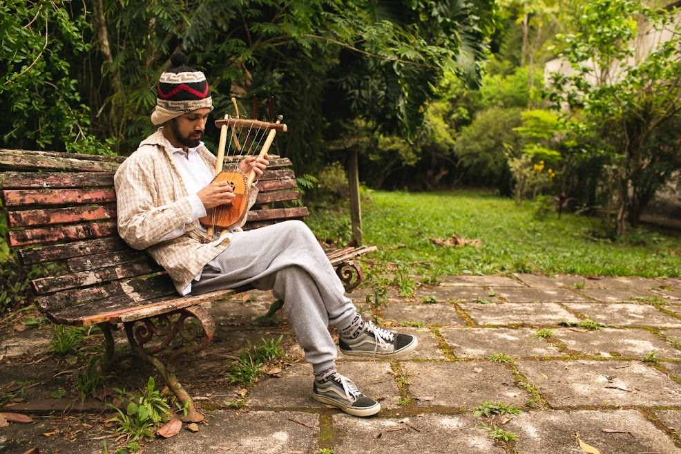 Jardim Botânico estreia ‘Som na Mata’ com músico criador dos próprios instrumentos