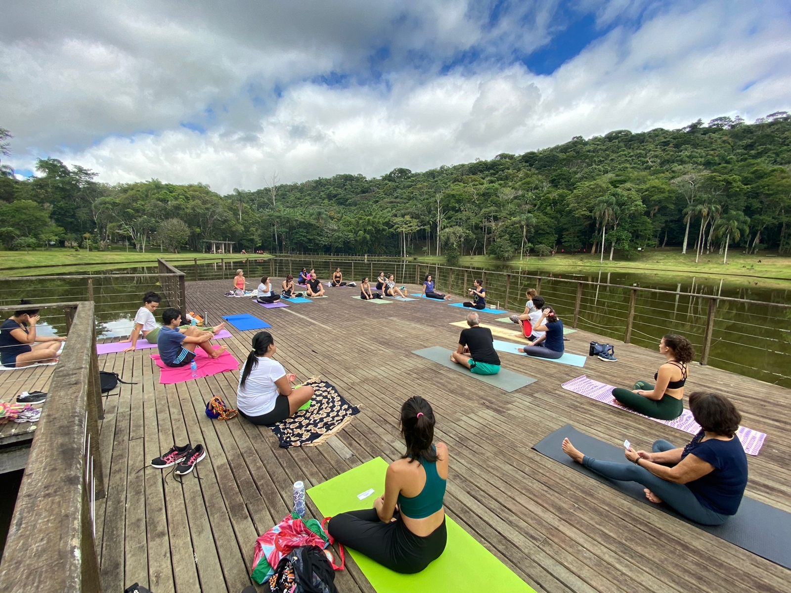 Professora Aline Moreira apresentará técnicas da prática milenar do yoga neste sábado, 15 (Foto: Arquivo pessoal)