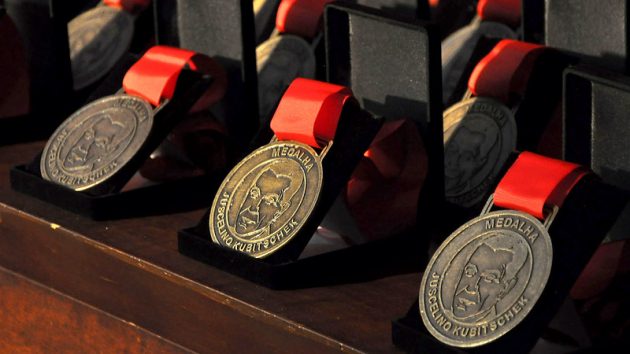 UFJF celebra 64 anos com entrega da Medalha JK a 28 pessoas de destaque na Instituição