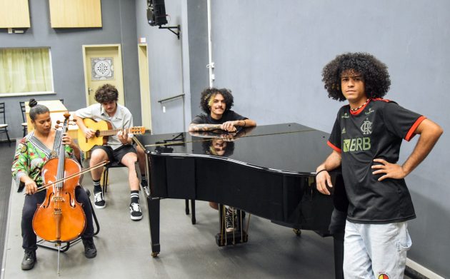 Alunos do curso de Música se apresentam no maior festival de teatro do país