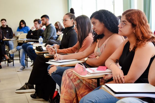 Novos livros apresentam reflexões sobre a educação na atualidade