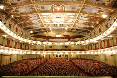 Cine-Theatro Central recebe peça e apresentação musical no projeto Palco Central