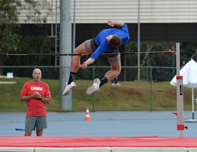 The Canadian Derek Drouin, favorite for gold in high jump, trained this weekend at Faefid (Photo: Alexandre Dornelas/UFJF)