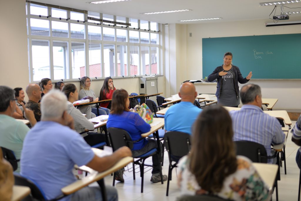 Funcionários do RU e da Proae recebem capacitação em Libras Notícias UFJF