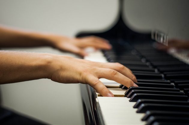 Músicas de compositores latino-americanos serão executadas no piano (Foto: Caqui Cahon/UFJF)