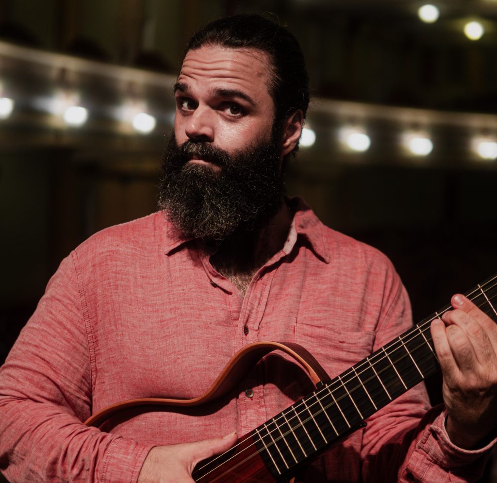 Central Stage accueille Kadu Mauad avec le spectacle « Fazer Canções »