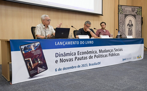 Notícia de Colaboração em Projeto e Livro do IPEA: Classes Sociais na Pauta de Políticas Públicas