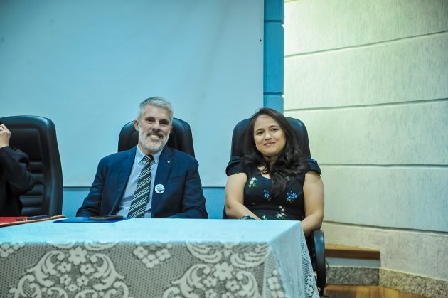 Faculdade de Economia dá posse a novo diretor e vice-diretora