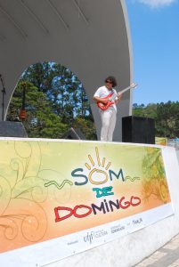 Dudu Lima em apresentação no Som de Domingo