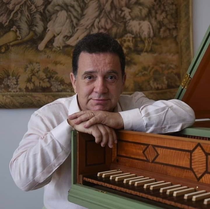 Edmundo Hora com fortepiano.