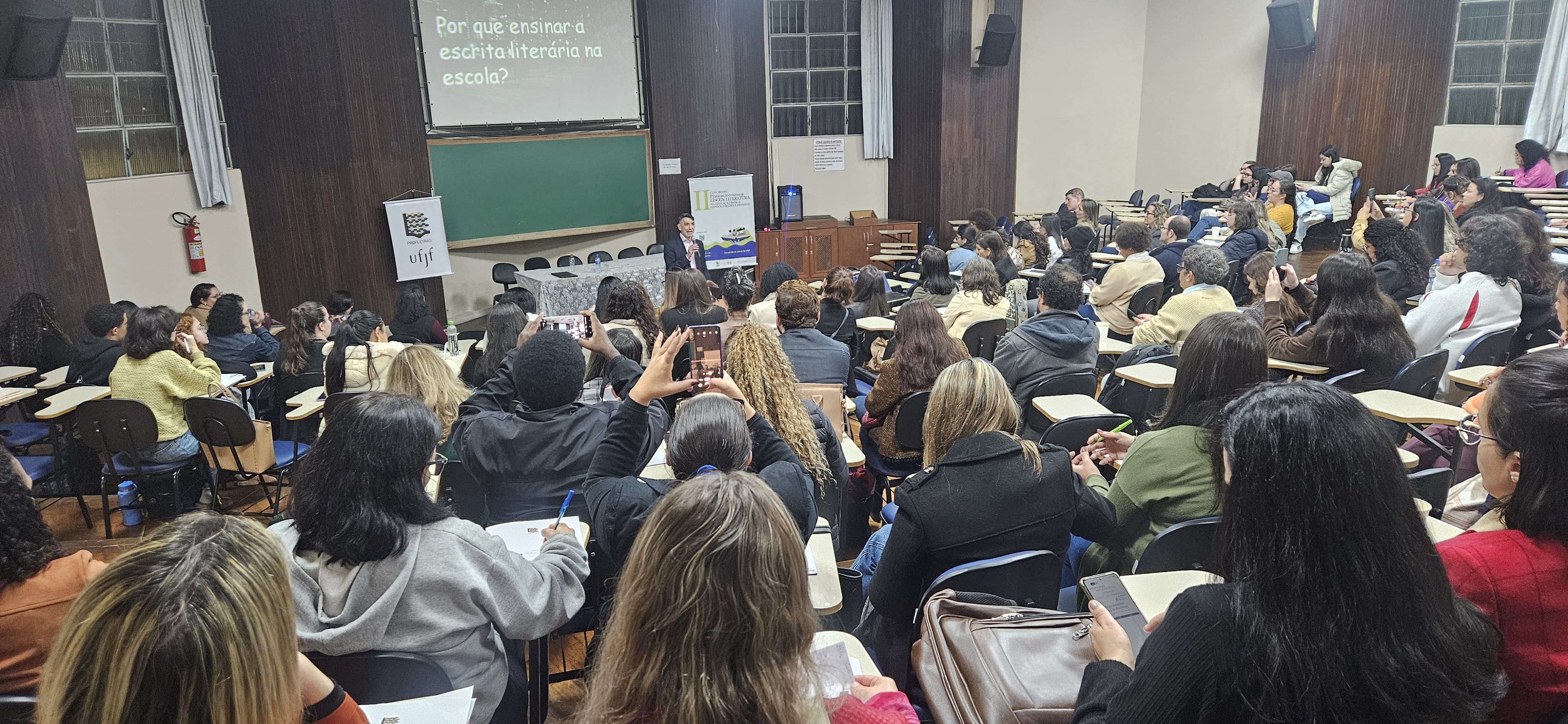II Congresso Práticas de Ensino de Língua e Literatura na Educação Básica reúne pesquisadores, professores e estudantes na Faculdade de Letras da UFJF