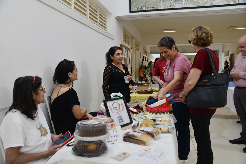 Feira Café com Arte transforma o hall da Reitoria em espaço de integração e talento