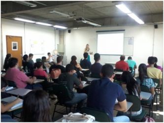 Foto de participação em palestra de evento.