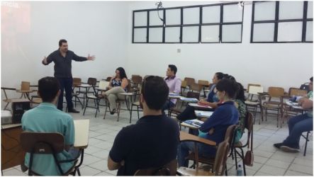 Foto de palestra no evento da I Semana de Atenção à Saúde.