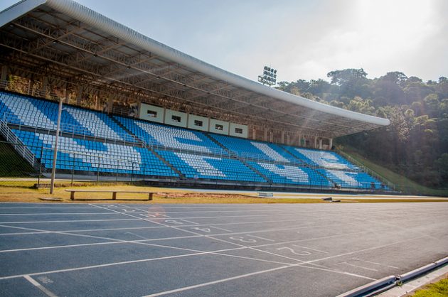 Estrutura_faefid_UFJF_2016_pista_atletismo_arquibancada_Gessica_Leine_UFJF