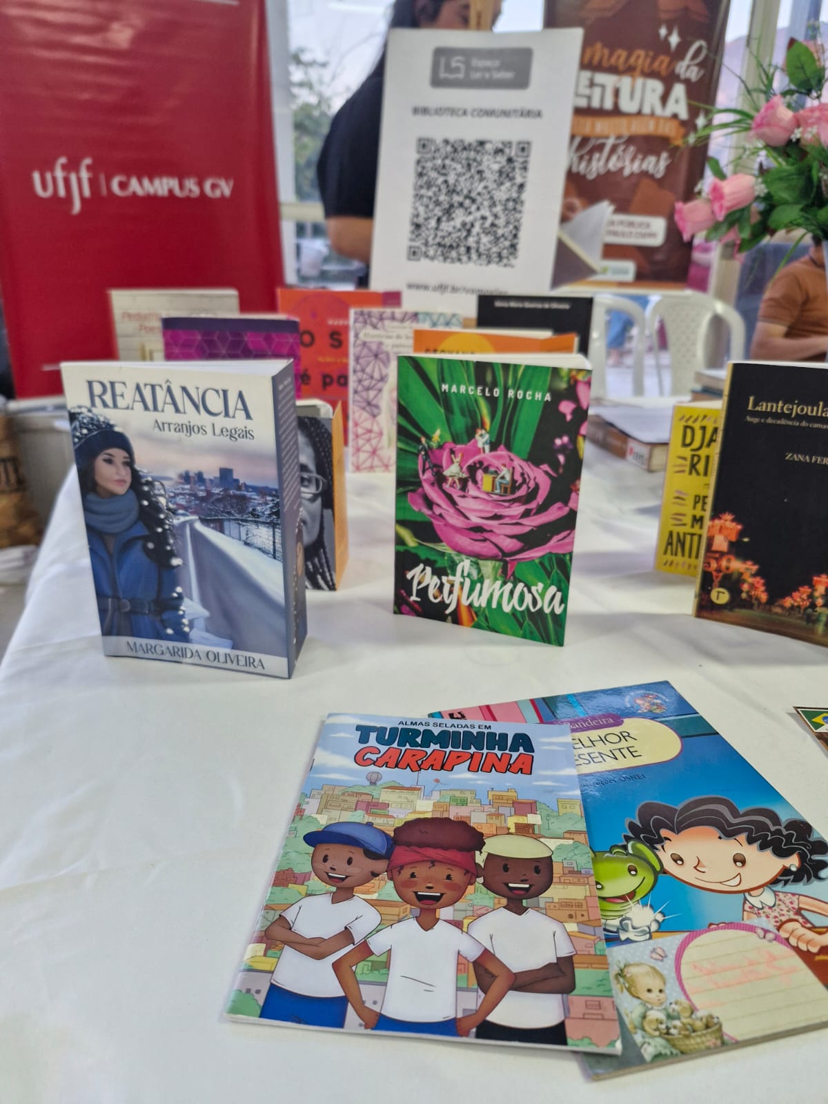 Biblioteca participa de Feira de Escritores regionais